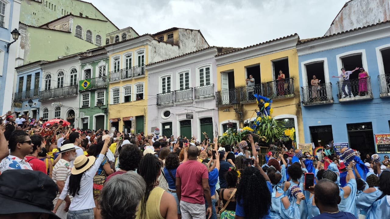 Multidão Celebra 203 Anos da Independência da Bahia em Salvador