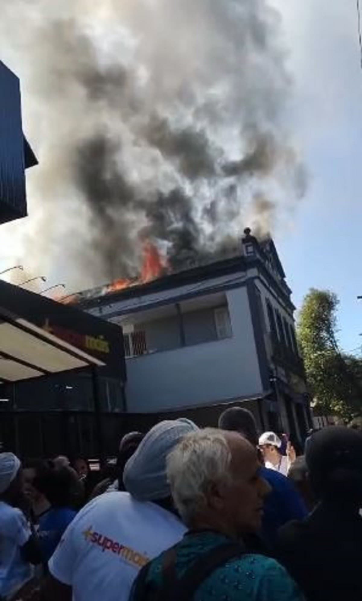 Incêndio em Restaurante no Centro de Cataguases Chama a Atenção
