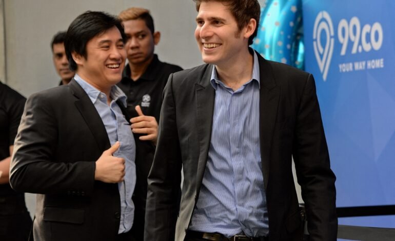 O cofundador do Facebook Eduardo Saverin (dir.) e