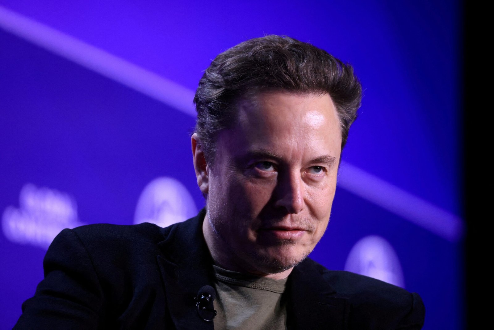 Elon Musk anuncia processo contra Apple por favorecimento a concorrente