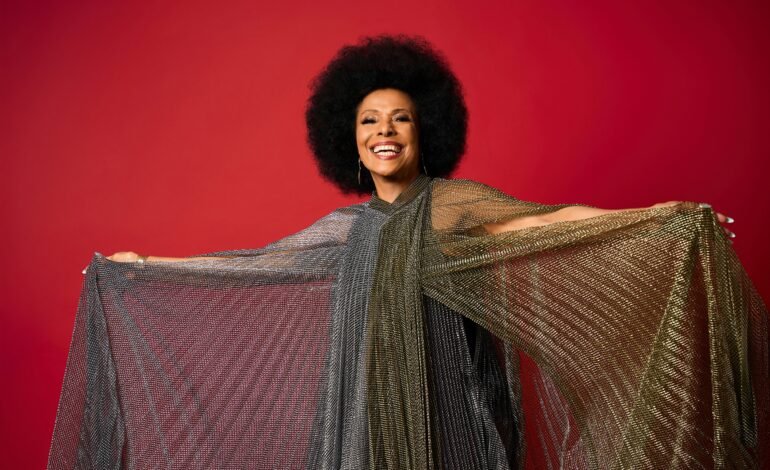 Cantora Eliana Pittman chega aos 80 anos com novos projetos artísticos