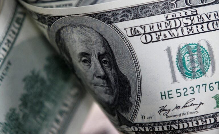 O dólar abriu em queda nesta quinta-feira (28)