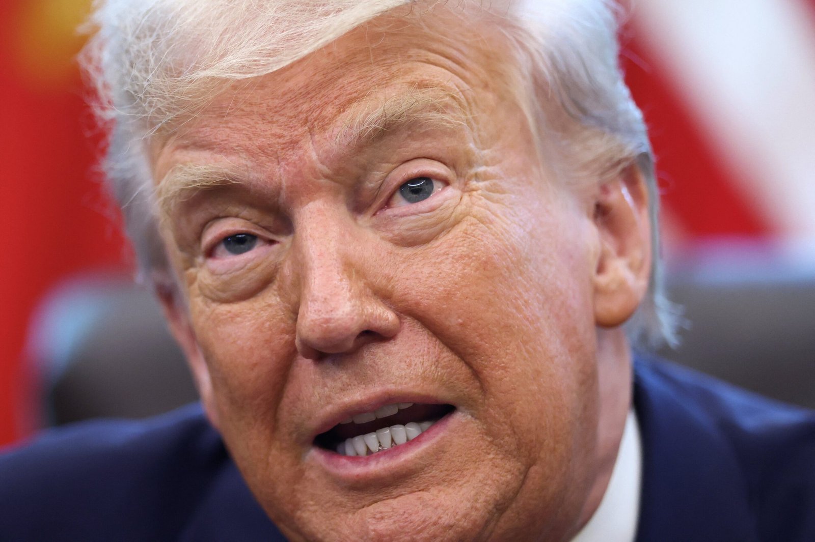 Trump ameaça aumentar tarifa de produtos chineses em 200%