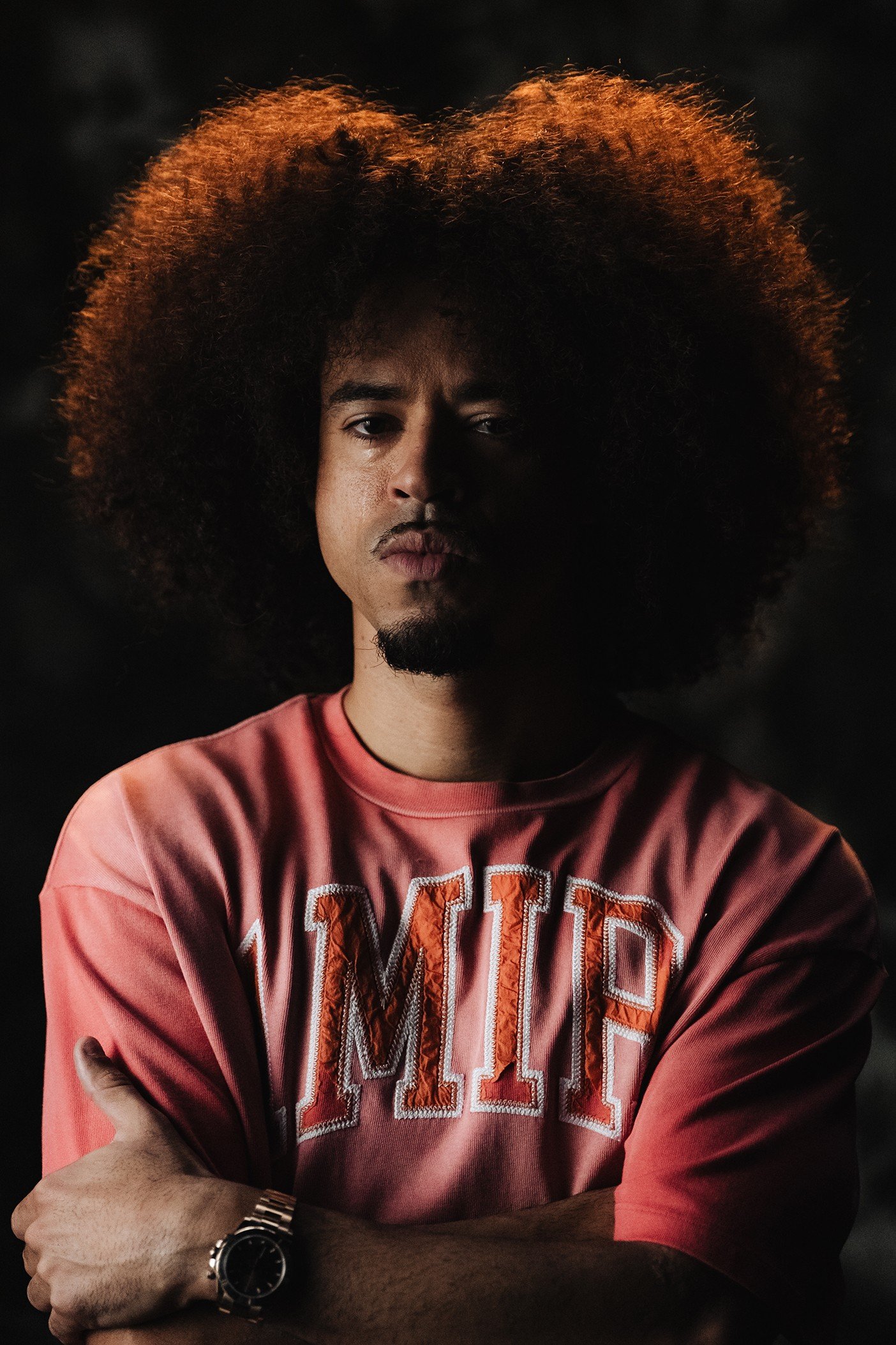 O rapper L7nnon lança nesta segunda-feira (26) o