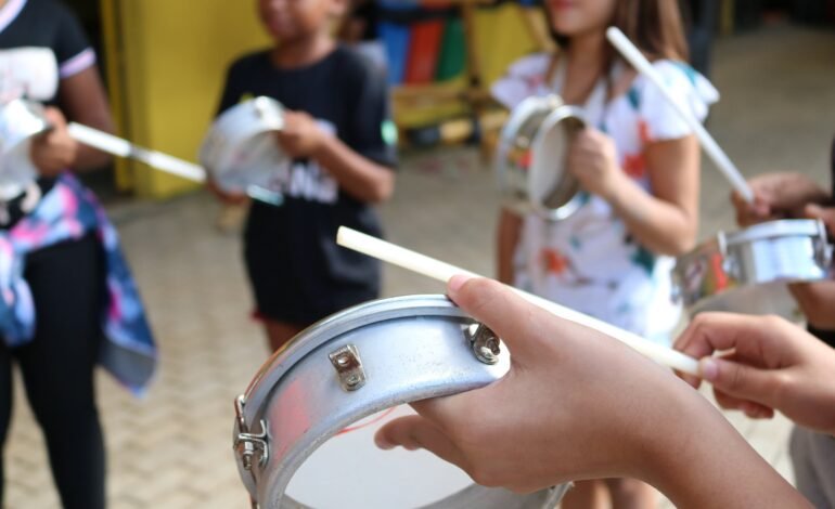 Projeto de lei defende segurança de menores em plataformas digitais
