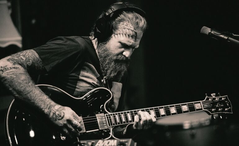 Ex-líder do Mastodon morre em acidente de trânsito aos 51 anos