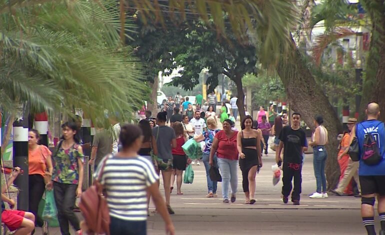 Presidente Prudente: Setor de roupas cresce e fortalece comércio