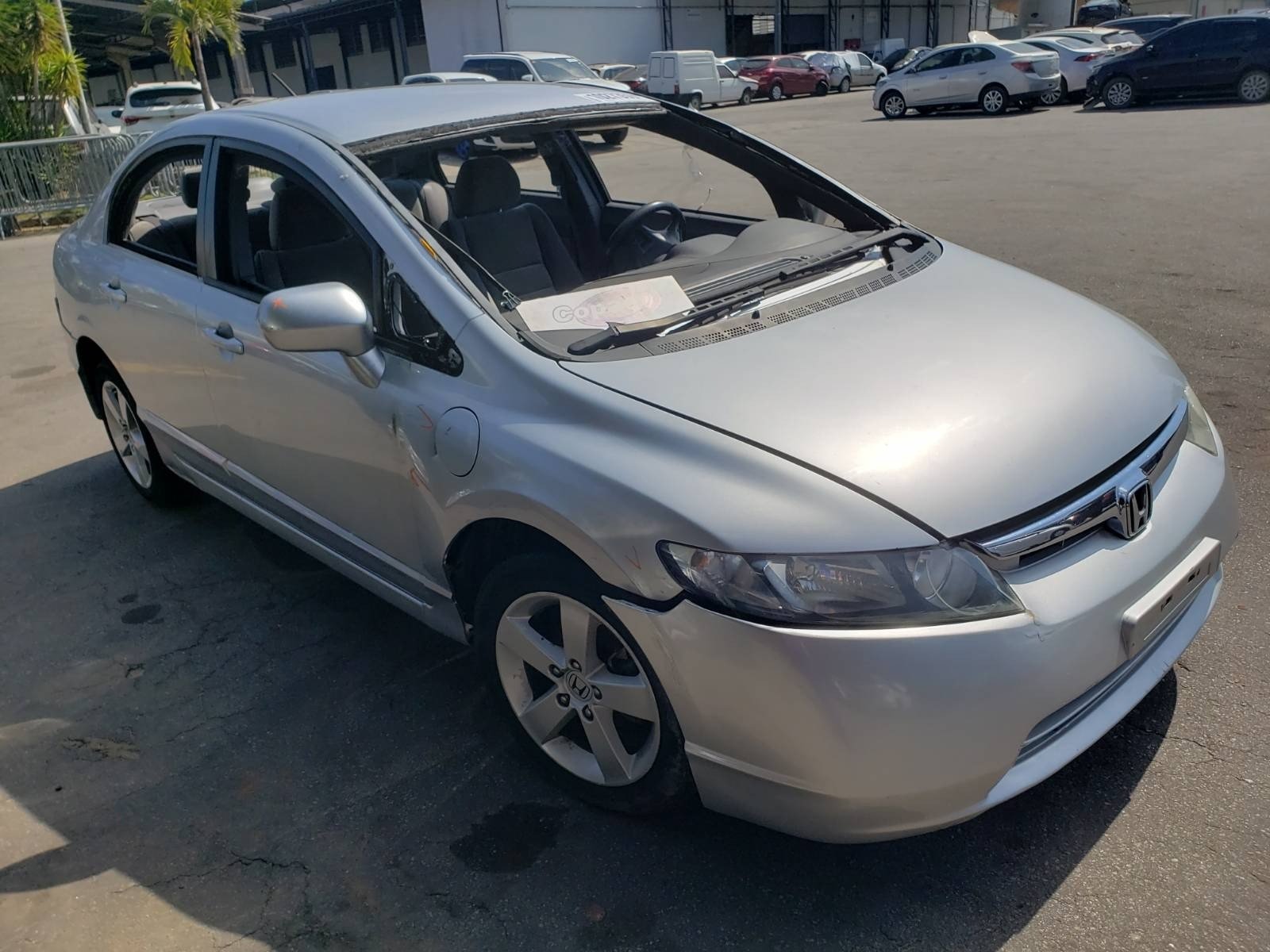 Honda Civic é arrematado por R$ 12,4 mil em leilão online de veículos