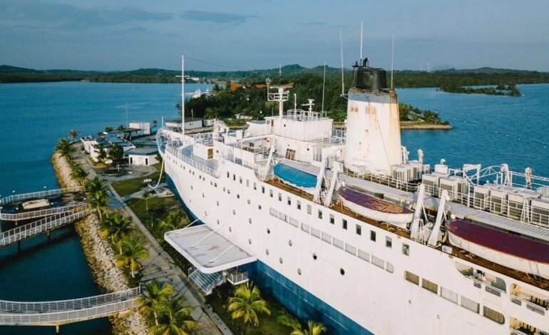 Hotel de luxo em navio centenário na Indonésia: história restaurada