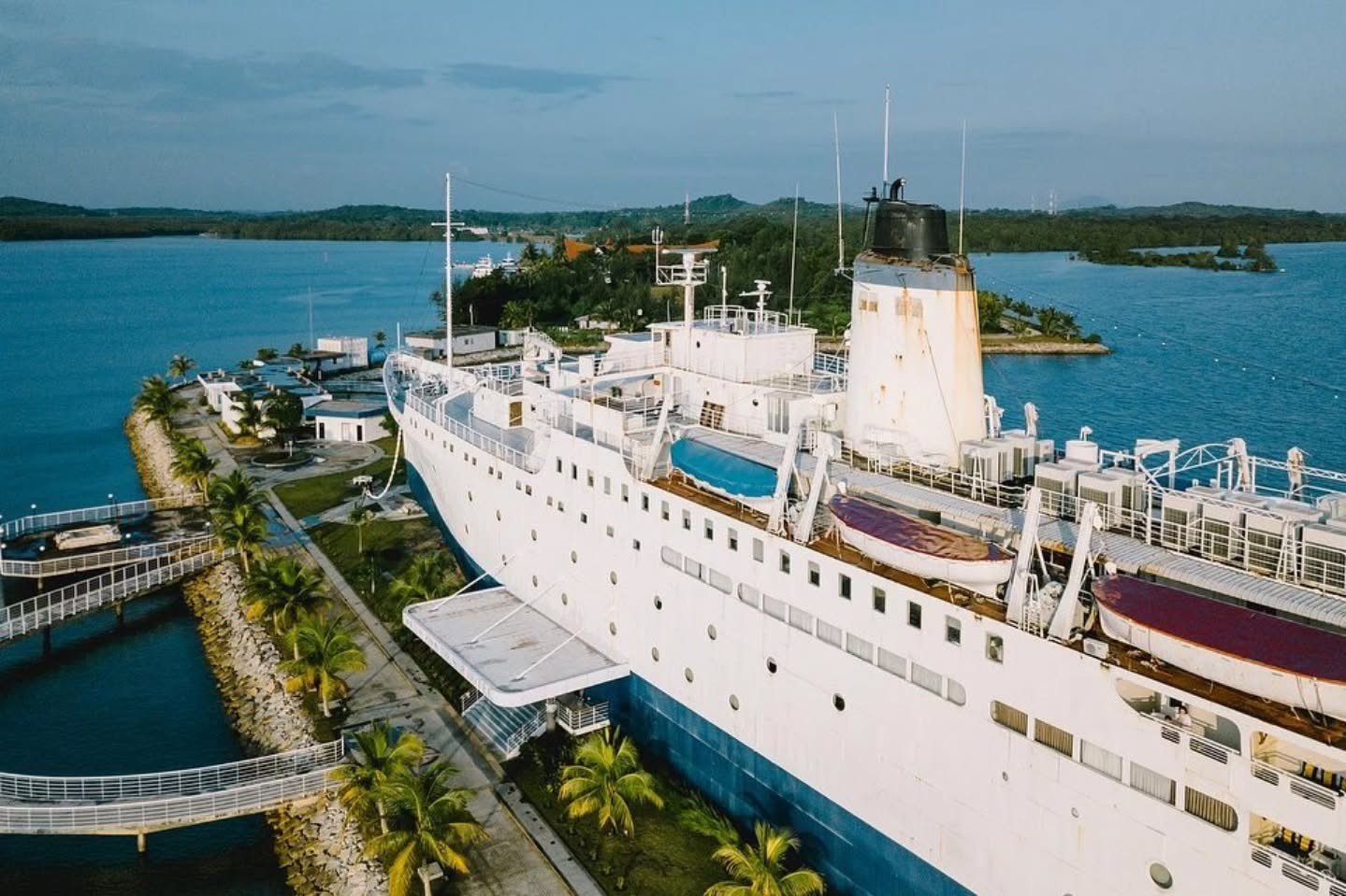 Hotel de luxo em navio centenário na Indonésia: história restaurada