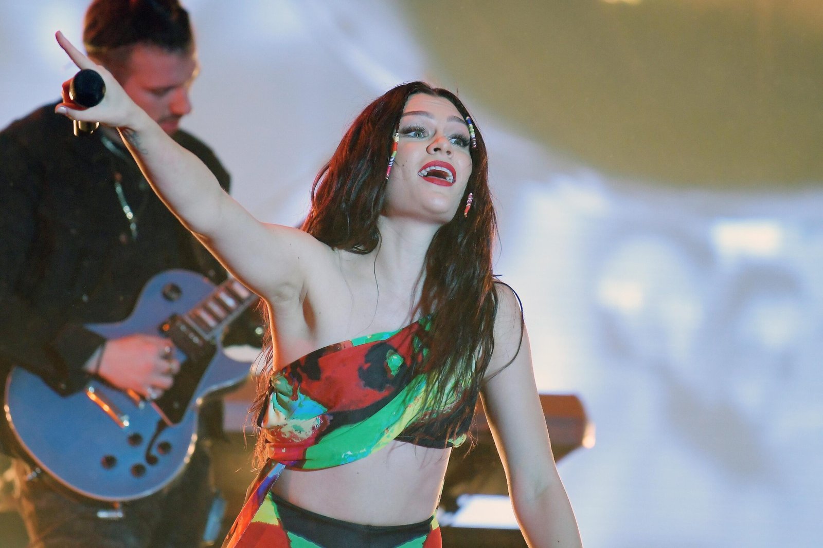 Jessie J fala sobre recuperação após cirurgia contra câncer de mama