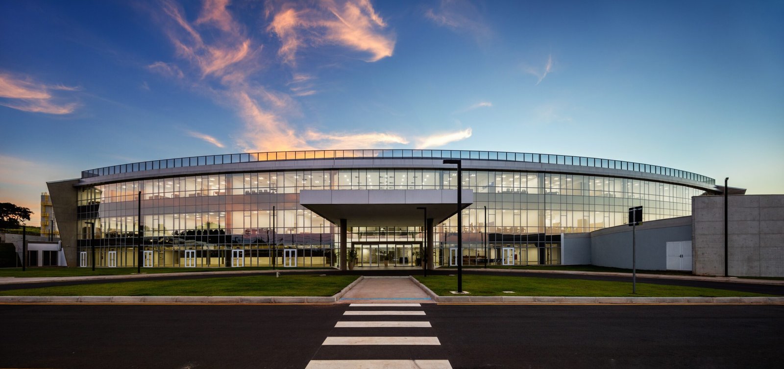 Evento gratuito no laboratório Sirius atrai adultos e crianças