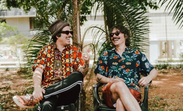 Duo revoluciona música tropical com EP instrumental