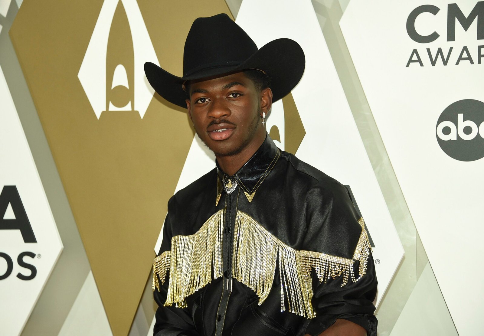 O rapper americano Lil Nas X foi liberado da prisão na tarde de