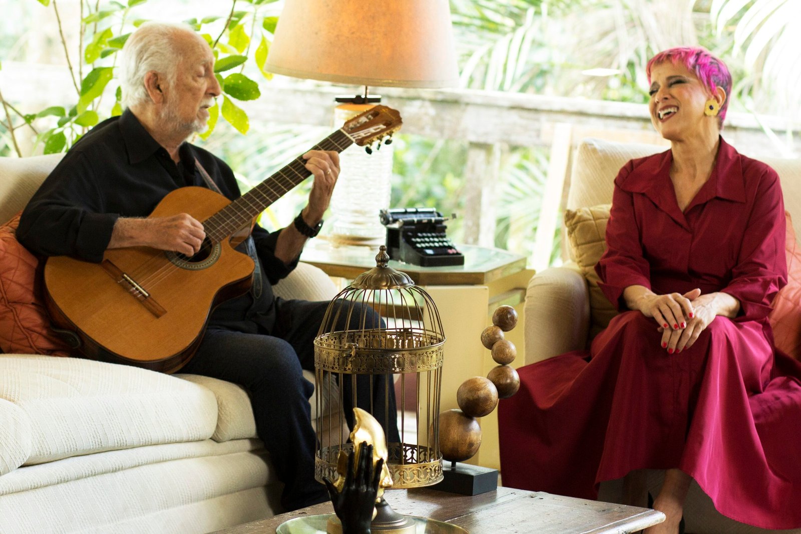 Roberto Menescal e Cris Delanno lançam em 17
