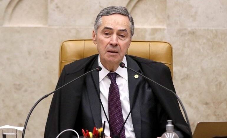 Presidente do STF participa de show de Caetano Veloso em Brasília