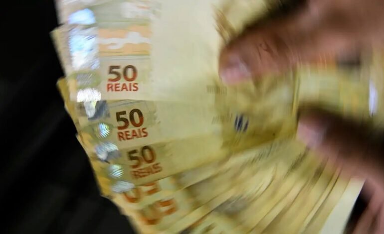 Orçamento 2026: salário mínimo deve subir para R$
