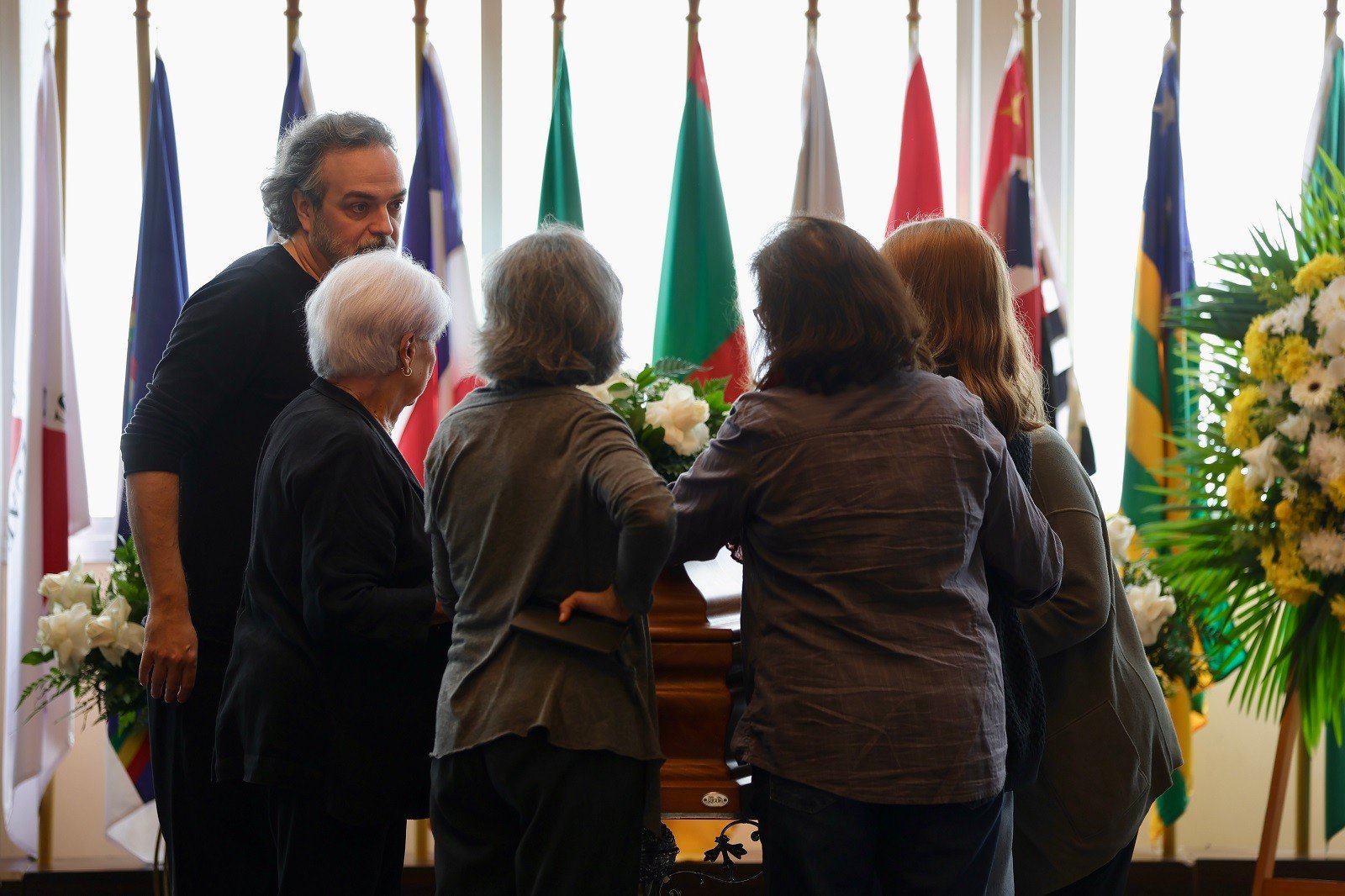 O corpo do escritor Luis Fernando Verissimo é velado neste