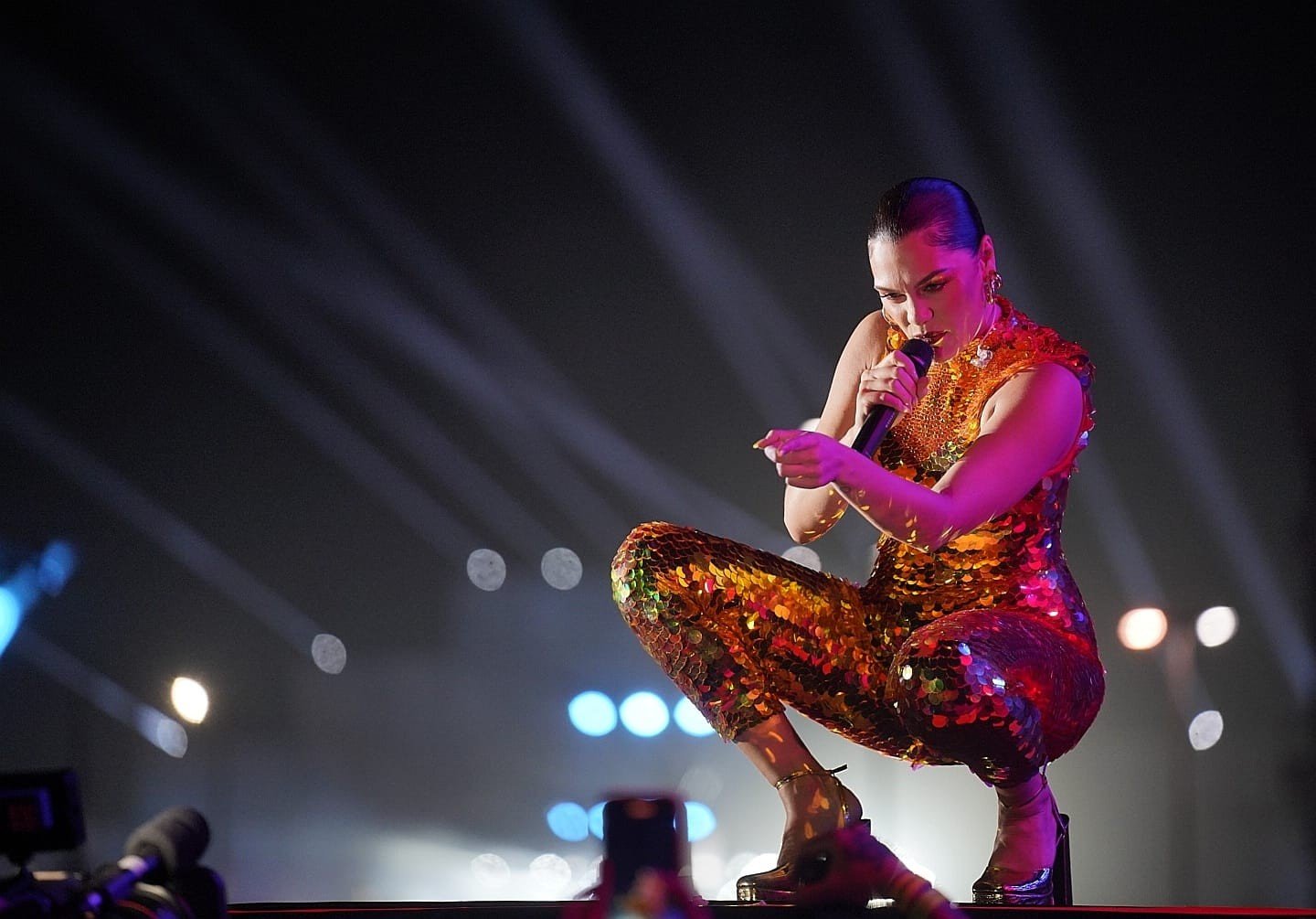 A cantora Jessie J anunciou o cancelamento dos