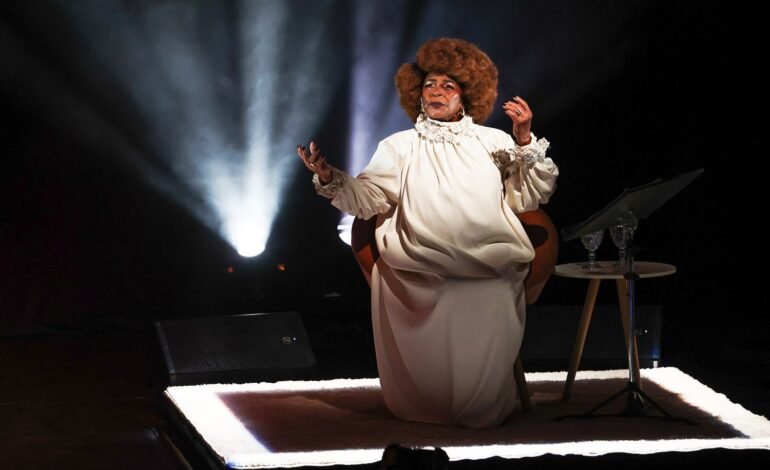 Zezé motta apresenta monólogo musical no rio até 5 de outubr