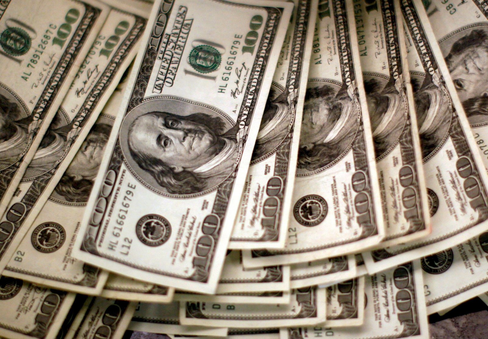 O dólar abriu em alta de 0,07% nesta quarta-feira (17)