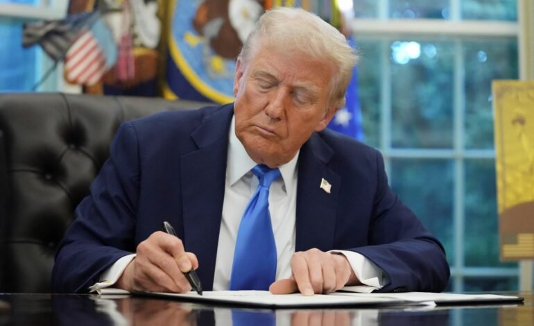 O presidente dos Estados Unidos, Donald Trump, assinou