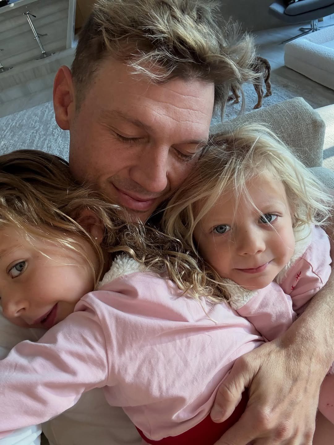 Nick Carter publicou fotos com os filhos após