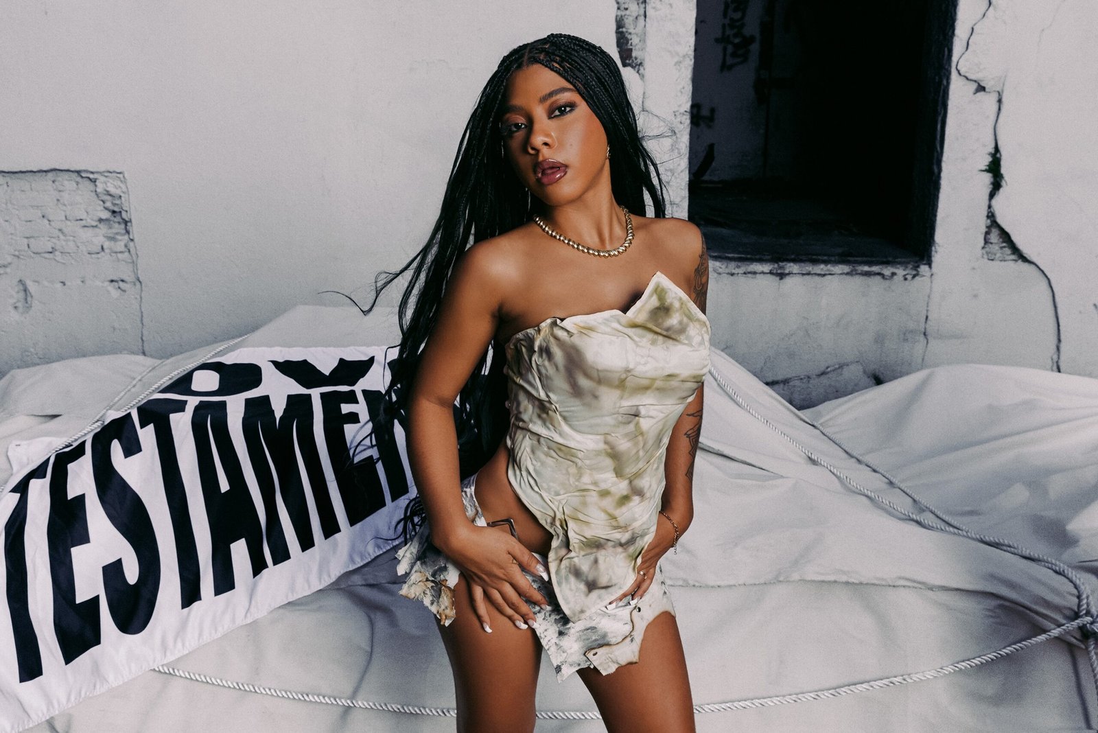 A rapper paulista Ajuliacosta lançou no dia 15