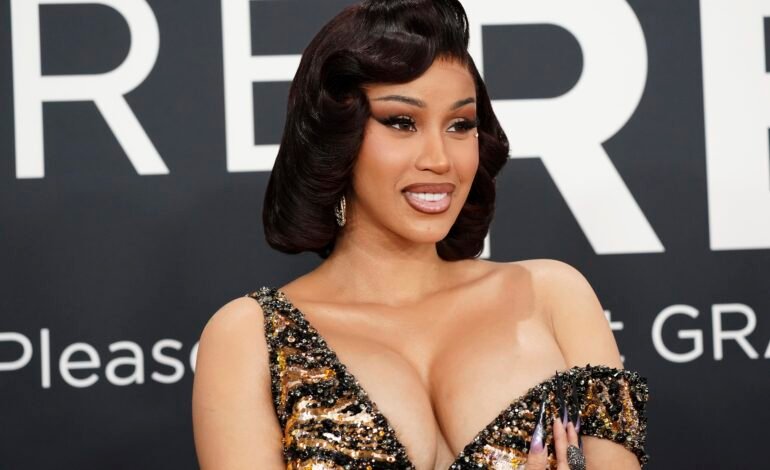 A rapper Cardi B anunciou nesta quarta-feira (17)