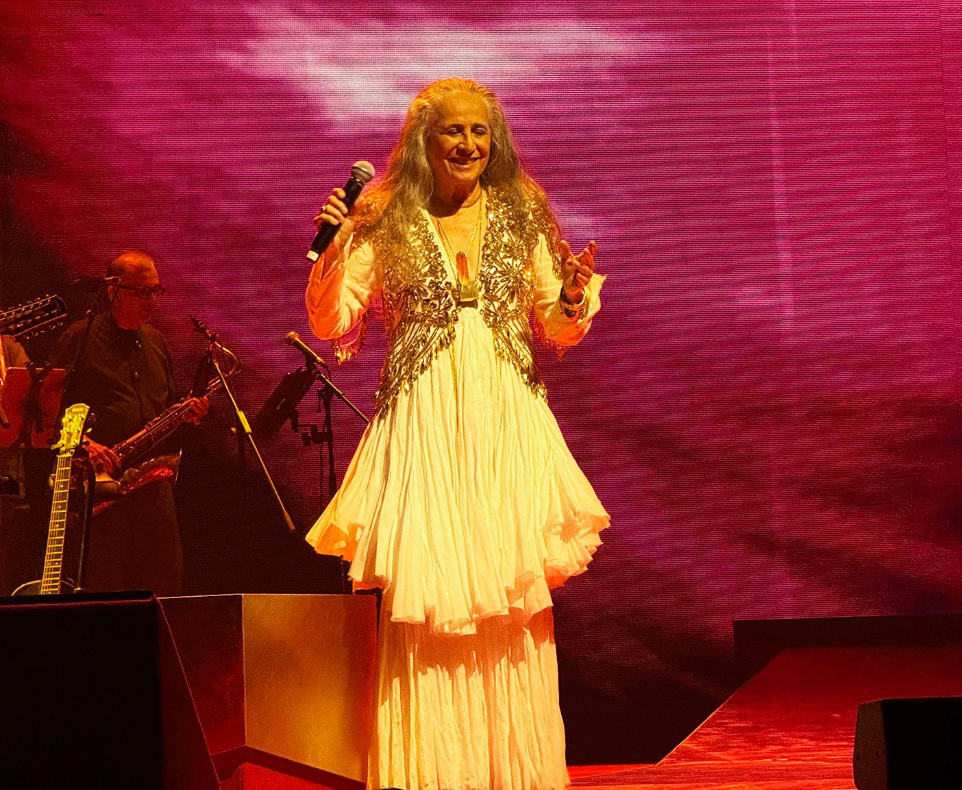 Maria Bethânia encerrou o show “60 anos de carreira” com