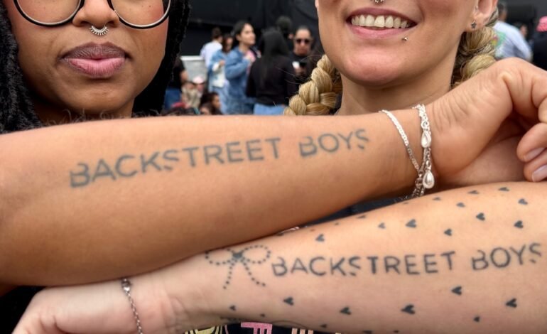 Fãs dos Backstreet Boys exibiram tatuagens em homenagem à ba