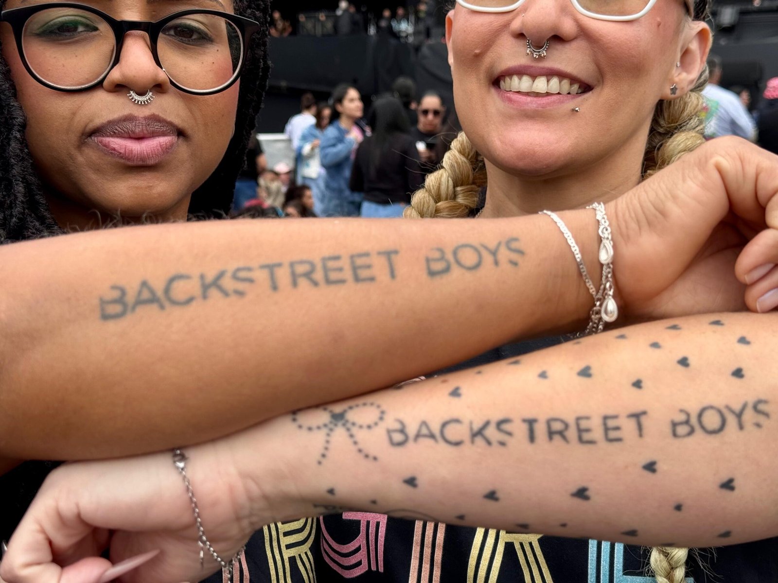 Fãs dos Backstreet Boys exibiram tatuagens em homenagem à ba