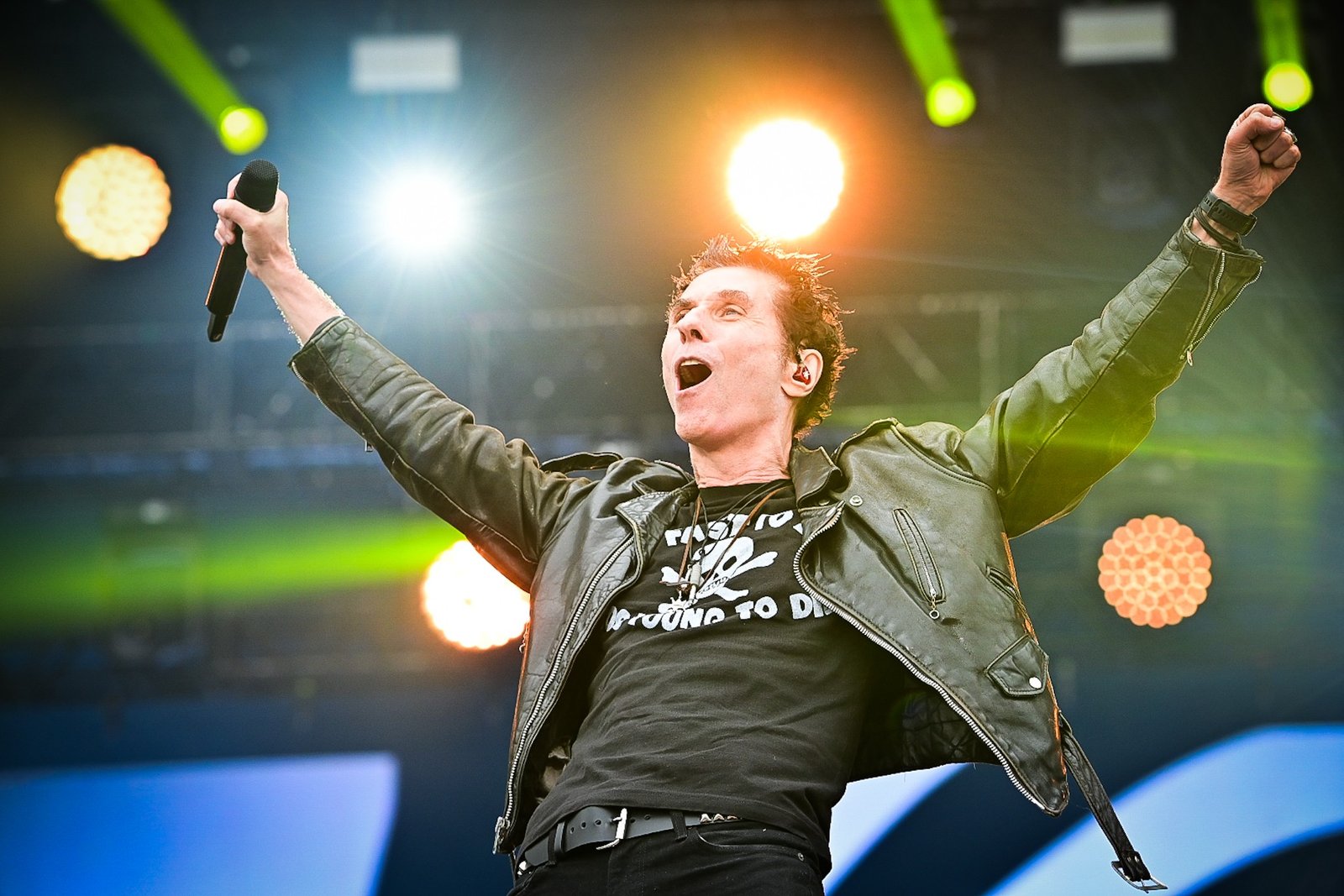 Green Day troca letra de ‘American Idiot’ para