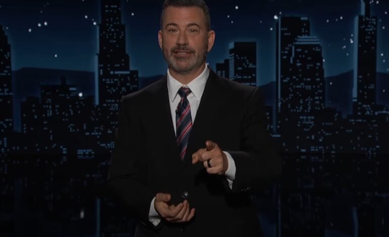 O apresentador Jimmy Kimmel voltou ao ar nesta