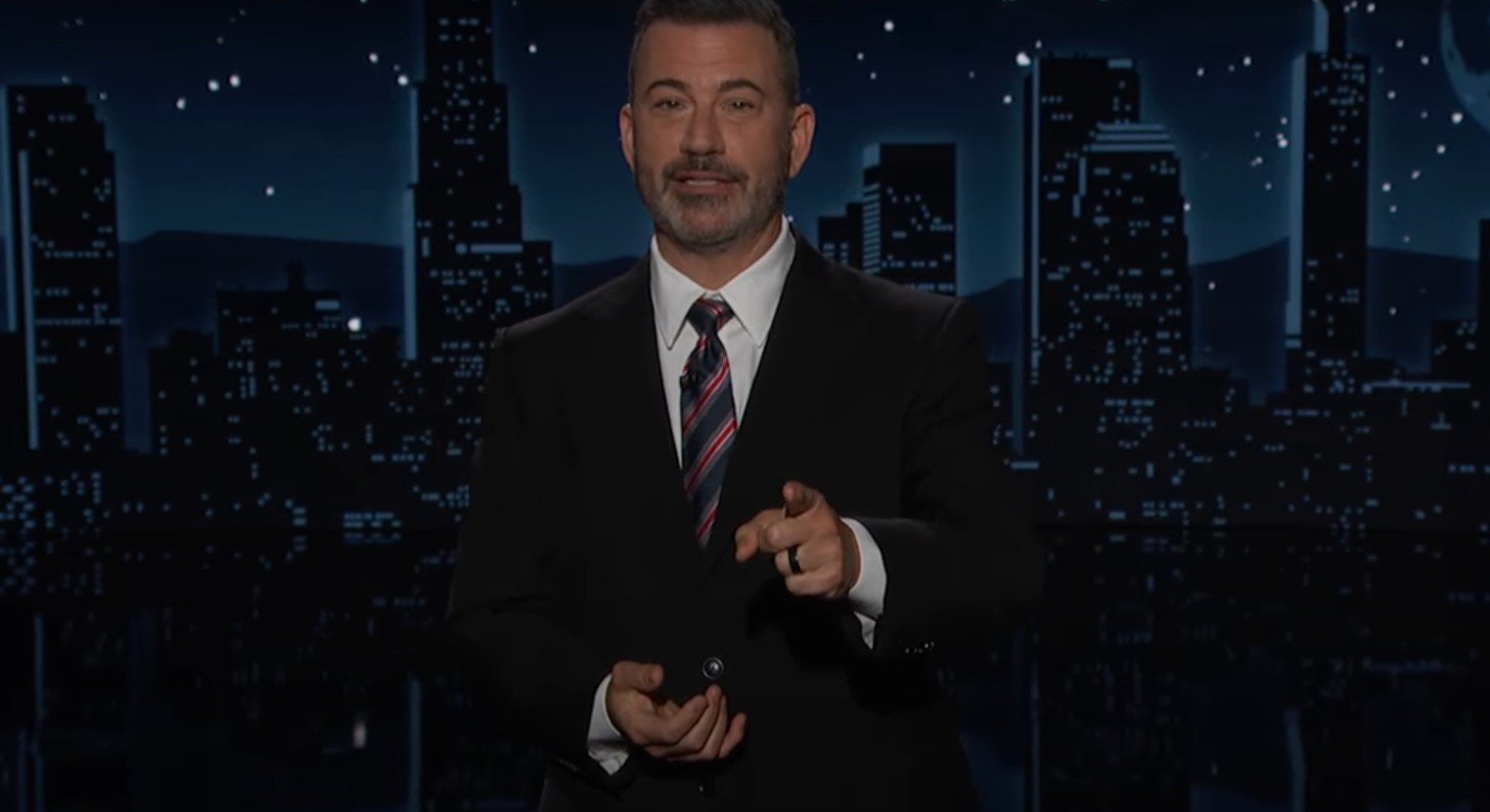 O apresentador Jimmy Kimmel voltou ao ar nesta