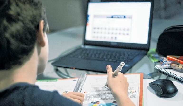 Sete em cada dez alunos do ensino médio usam inteligência ar