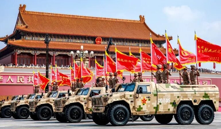 O poderio militar da China foi exibido em um desfile