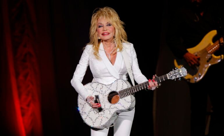 A cantora americana Dolly Parton, de 79 anos