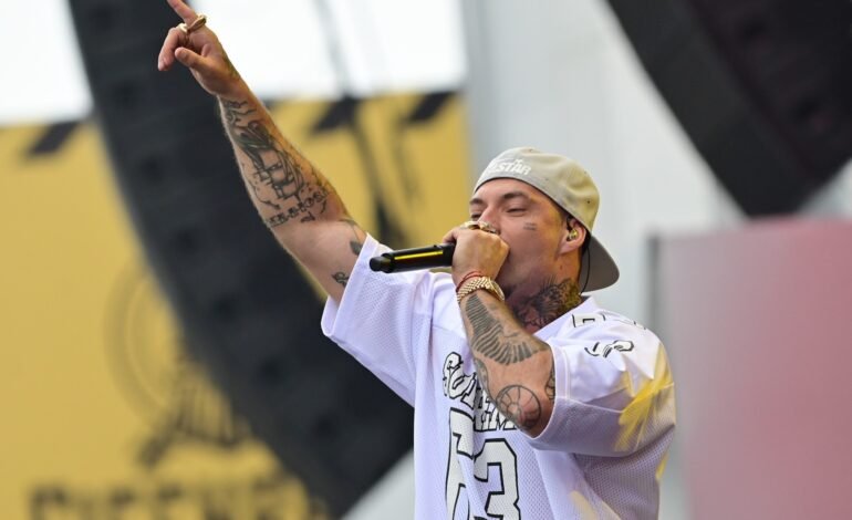 O rapper Filipe Ret realizou um show no Palco Skyline