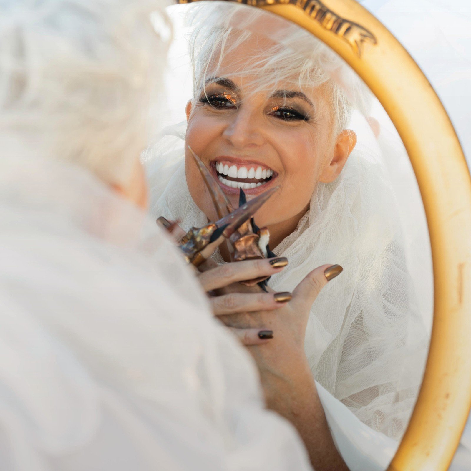 Isabella Taviani lança neste sábado (16) o EP “Confissões de