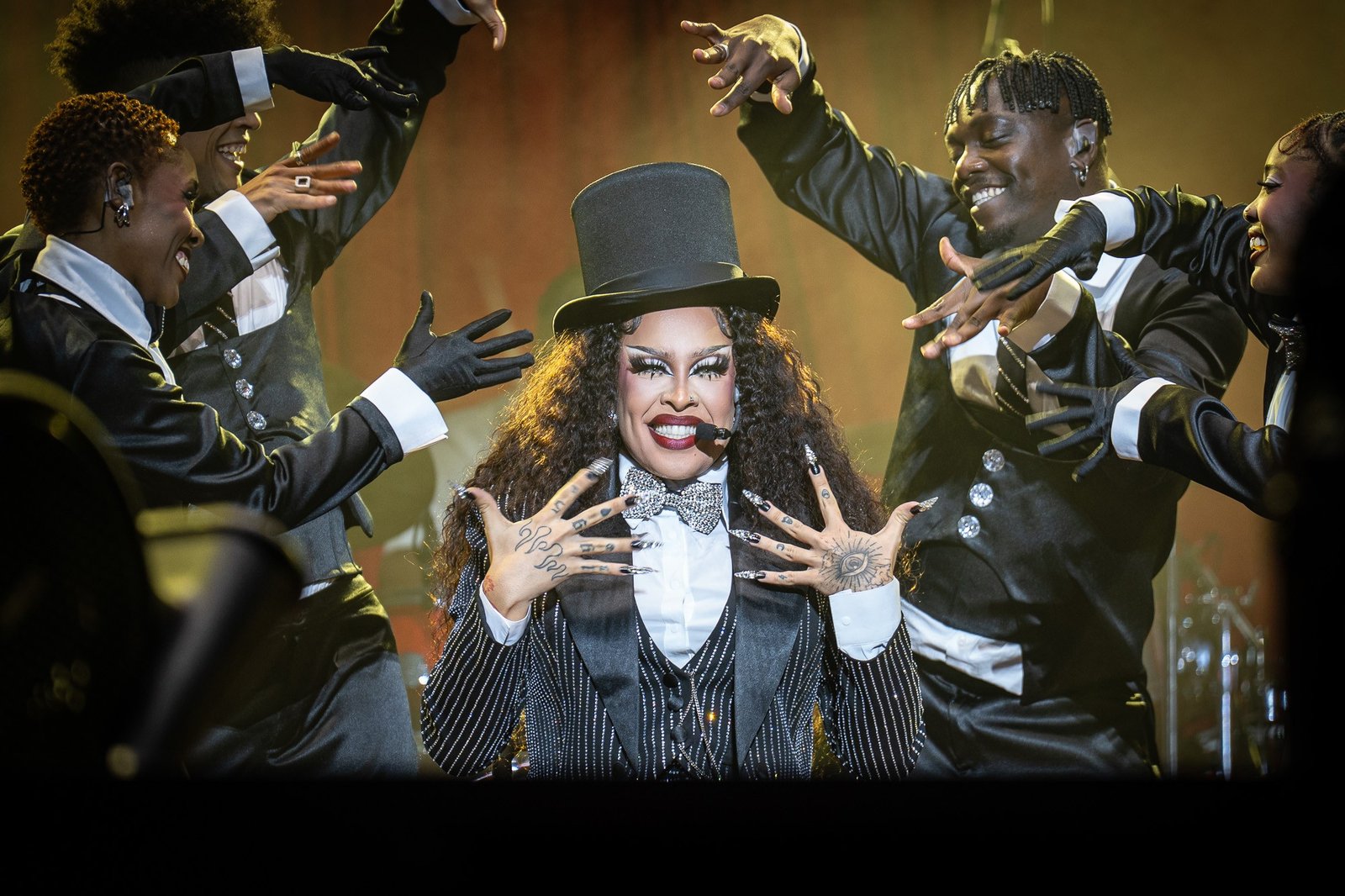 A cantora Gloria Groove apresentou neste sábado (13) no The