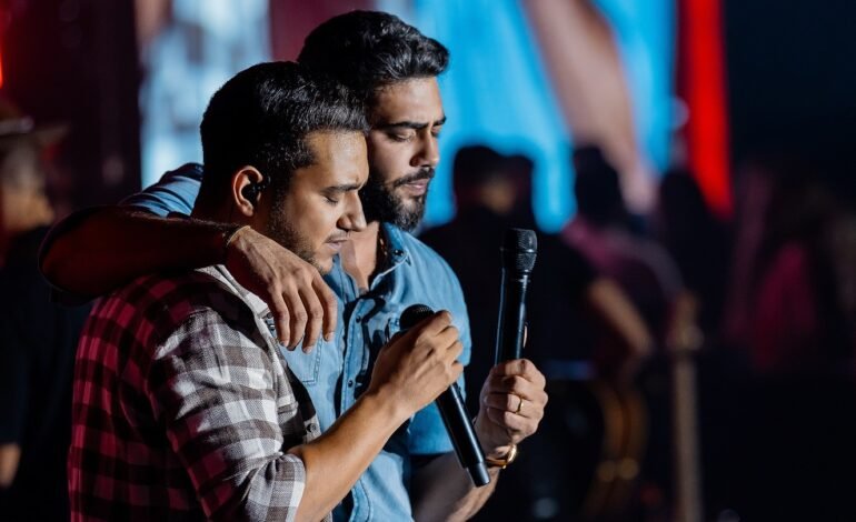 A dupla Henrique & Juliano esgotou 60 mil ingressos para