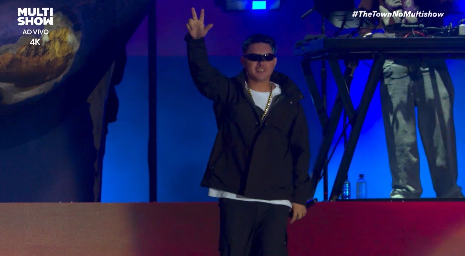 J balvin recebe mc fioti no the town 2025 e apresenta sucess