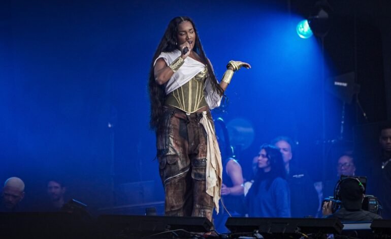A cantora Iza realizou no domingo (14), no espaço The