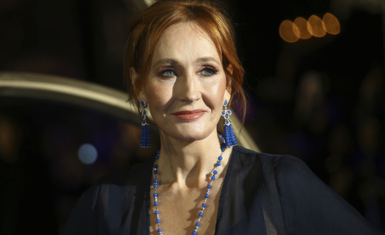 J.k. Rowling acusa emma watson de ignorância em disputa sobr