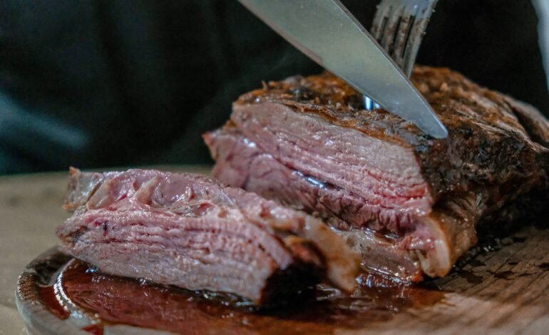 O preço da carne bovina no Brasil caiu 0,43% em