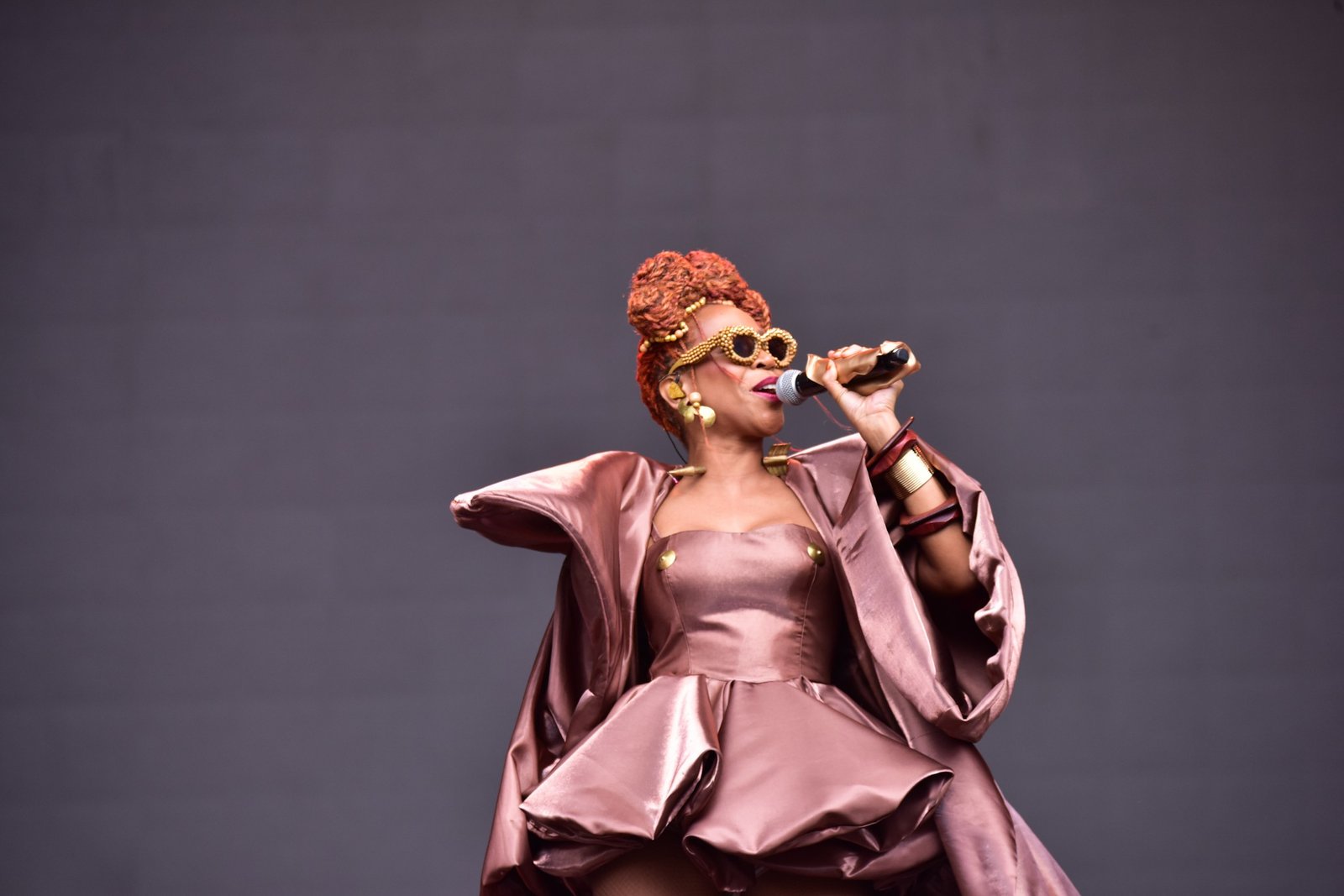 Um show com Karol Conká, Ebony e Ajulicosta abriu o