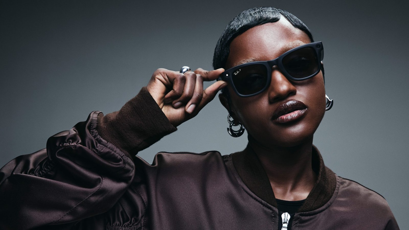 A Meta lançou, nesta quarta-feira (17), novos óculos