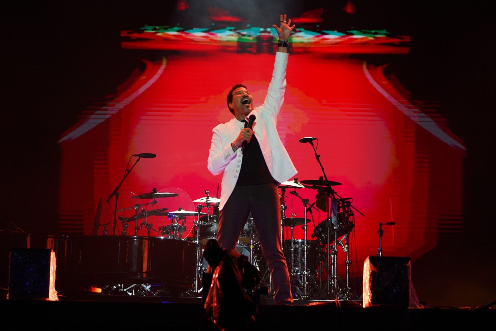 Lionel Richie se apresentou neste sábado (13) no festival Th