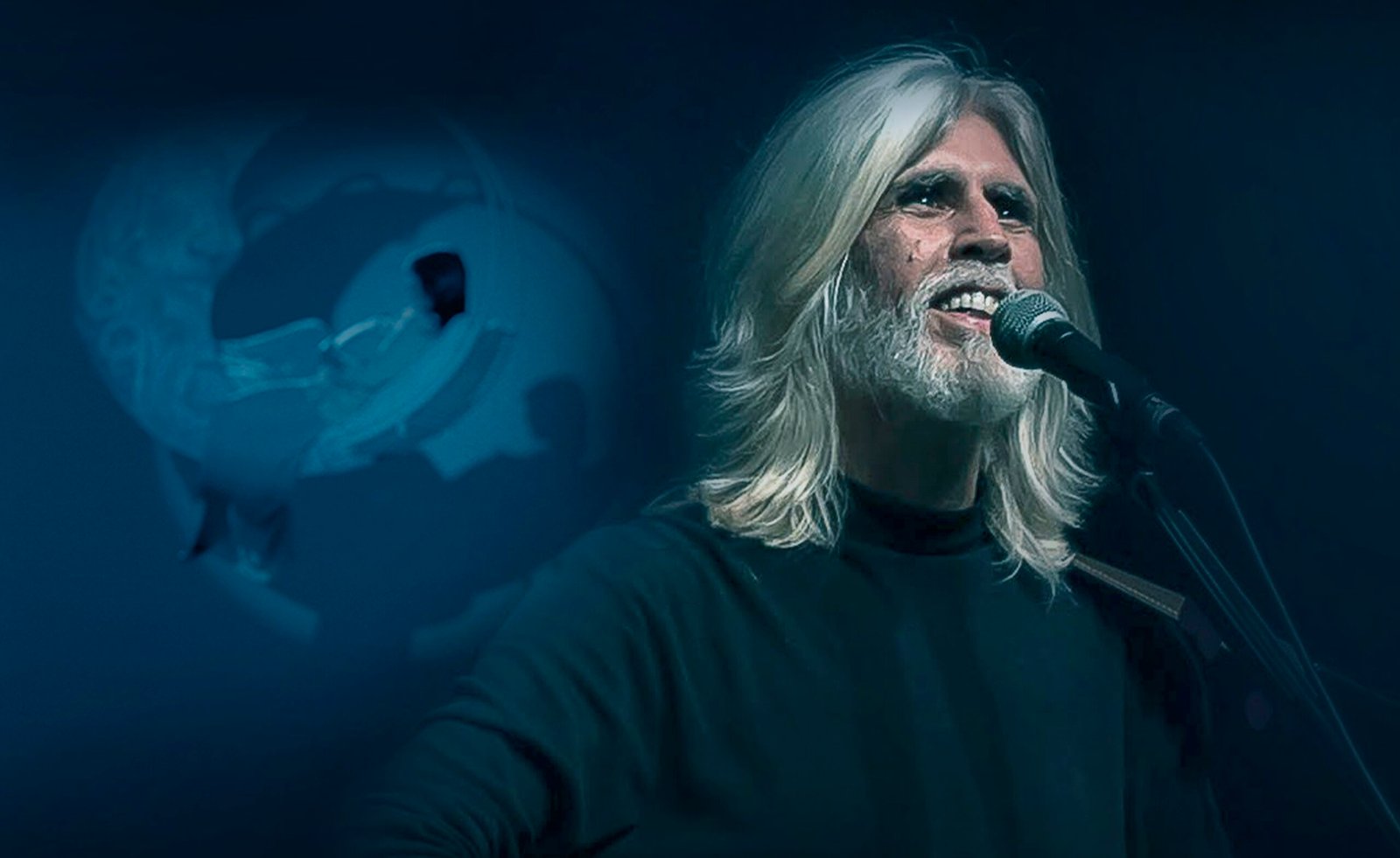 O cantor e compositor Oswaldo Montenegro lança a